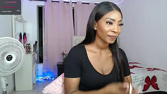 Snapshot of samantha-rose2 chatting on February 16, 2:53 am samantha-rose2 online show from February 16, 2:53 am
