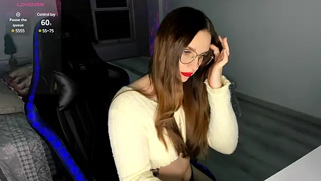 Snapshot of MCfly_11 chatting on February 9, 1:33 am MCfly 11 online show from February 9, 1:33 am