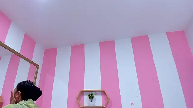 ISABELLA 020 online show from September 17, 12:51 pm