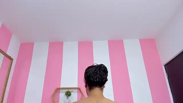 ISABELLA 020 online show from December 4, 1:09 pm