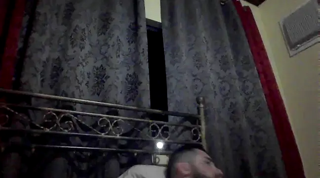 Snapshot of Dat1994 chatting on December 16, 4:34 am Dat1994 online show from December 16, 4:34 am