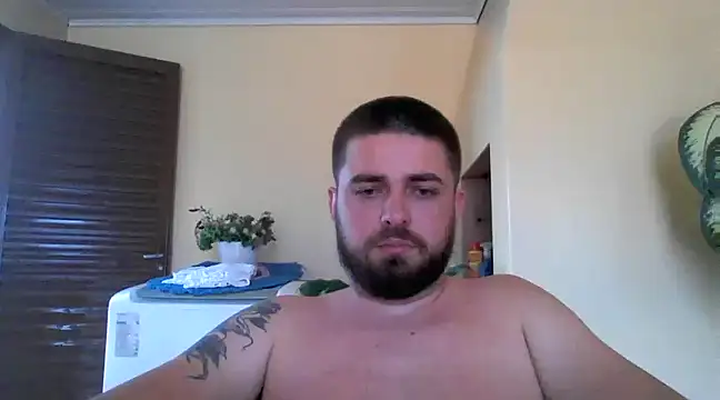 Snapshot of Dat1994 chatting on December 18, 2:28 pm Dat1994 online show from December 18, 2:28 pm