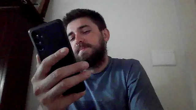 Snapshot of Dat1994 chatting on February 3, 10:25 am Dat1994 online show from February 3, 10:25 am