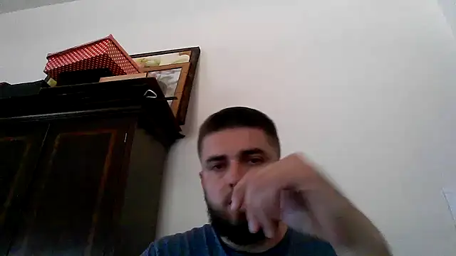 Snapshot of Dat1994 chatting on February 12, 4:33 pm Dat1994 online show from February 12, 4:33 pm