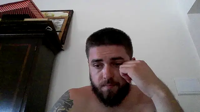 Snapshot of Dat1994 chatting on February 25, 4:21 pm Dat1994 online show from February 25, 4:21 pm