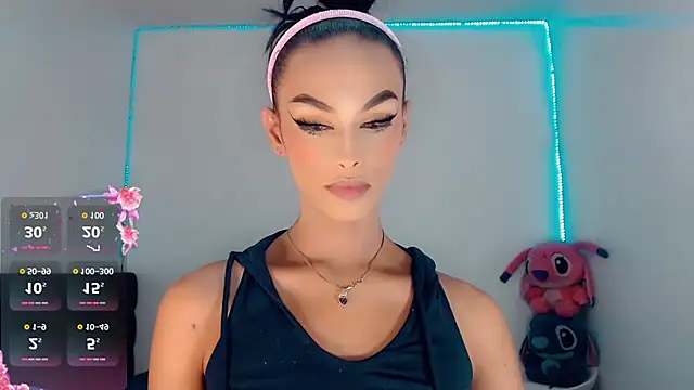 Snapshot of _Riannagarcia_ chatting on October 11, 3:17 am  Riannagarcia  online show from October 11, 3:17 am