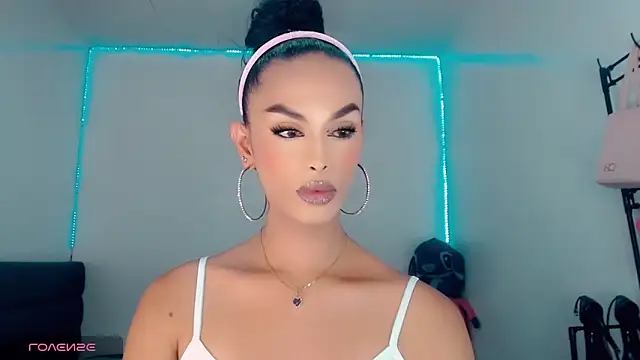 Snapshot of _Riannagarcia_ chatting on October 28, 3:10 am  Riannagarcia  online show from October 28, 3:10 am