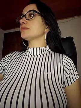 preetypeach online show from October 28, 3:32 am