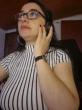 preetypeach online show from October 30, 9:26 pm