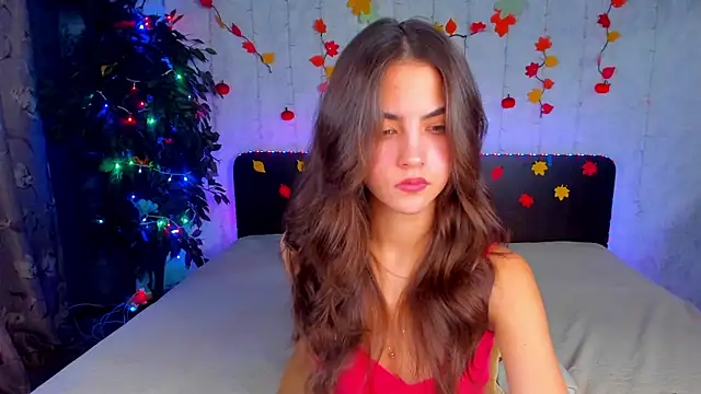 Snapshot of Milana_Crystal_ chatting on November 6, 8:15 am Milana Crystal online show from November 6, 8:15 am