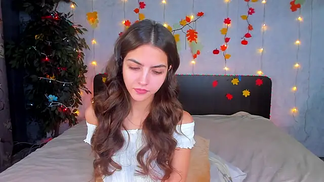 Snapshot of Milana_Crystal_ chatting on November 17, 8:09 am Milana Crystal online show from November 17, 8:09 am