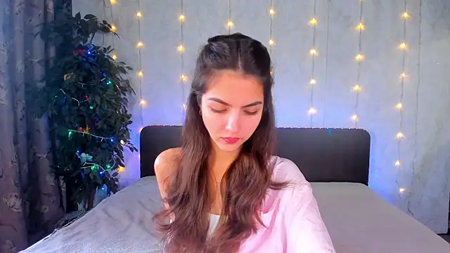 Snapshot of Milana_Crystal_ chatting on December 3, 8:23 am Milana Crystal online show from December 3, 8:23 am