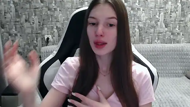 Snapshot of MissMiaCutie chatting on February 11, 11:43 am MissMiaCutie online show from February 11, 11:43 am