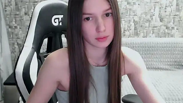 Snapshot of MissMiaCutie chatting on February 21, 3:43 pm MissMiaCutie online show from February 21, 3:43 pm