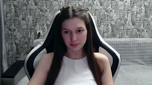 Snapshot of MissMiaCutie chatting on March 1, 4:00 pm MissMiaCutie online show from March 1, 4:00 pm