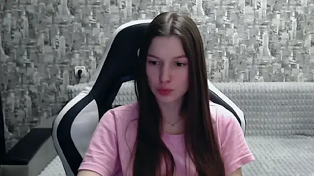 Snapshot of MissMiaCutie chatting on March 4, 3:04 pm MissMiaCutie online show from March 4, 3:04 pm
