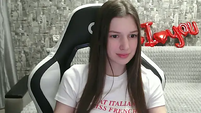 Snapshot of MissMiaCutie chatting on March 11, 7:14 pm MissMiaCutie online show from March 11, 7:14 pm