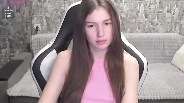 Snapshot of MissMiaCutie chatting on September 19, 9:11 am MissMiaCutie online show from September 19, 9:11 am