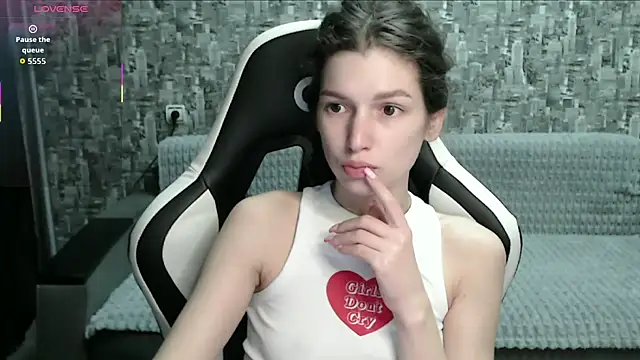 Snapshot of MissMiaCutie chatting on October 13, 1:44 pm MissMiaCutie online show from October 13, 1:44 pm