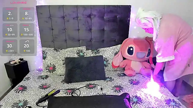 Snapshot of Kylie2211 chatting on October 29, 1:52 am Kylie2211 online show from October 29, 1:52 am