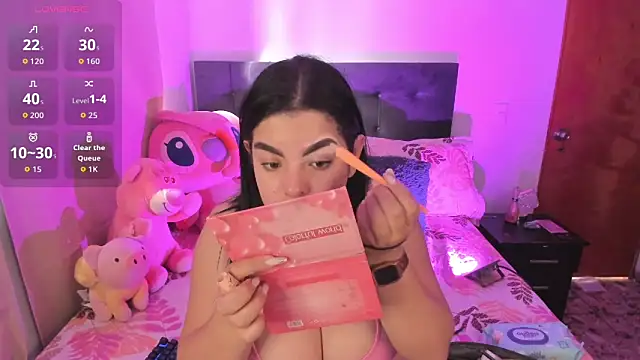 Kylie2211 online show from February 4, 2:12 pm