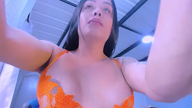 Snapshot of LatinVenuz chatting on October 28, 5:59 pm LatinVenuz online show from October 28, 5:59 pm