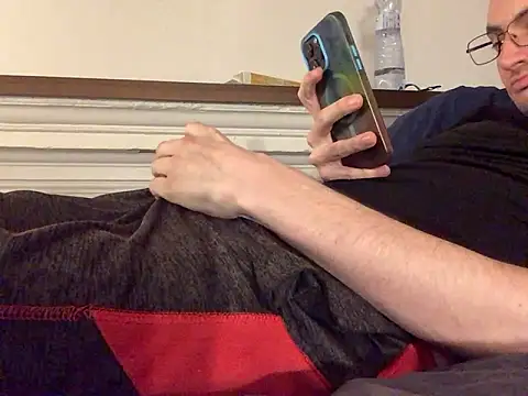 Snapshot of Hebrewhammers42 chatting on December 2, 9:06 pm Hebrewhammers42 online show from December 2, 9:06 pm