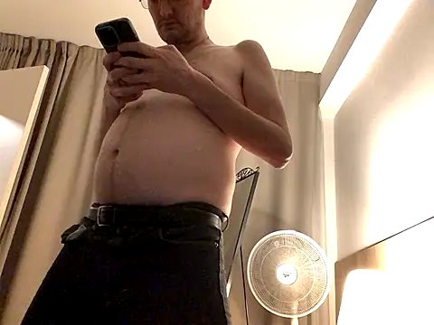 Snapshot of Hebrewhammers42 chatting on December 17, 7:42 pm Hebrewhammers42 online show from December 17, 7:42 pm