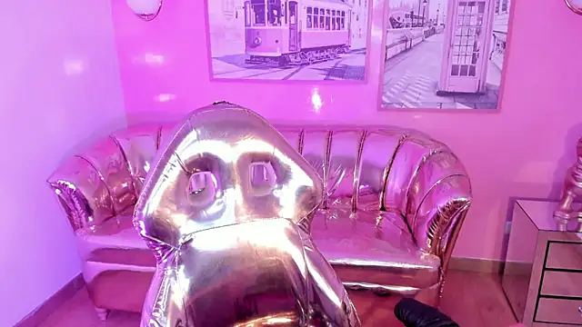 Snapshot of carlie_mayer_v chatting on March 5, 5:07 am carlie mayer v online show from March 5, 5:07 am