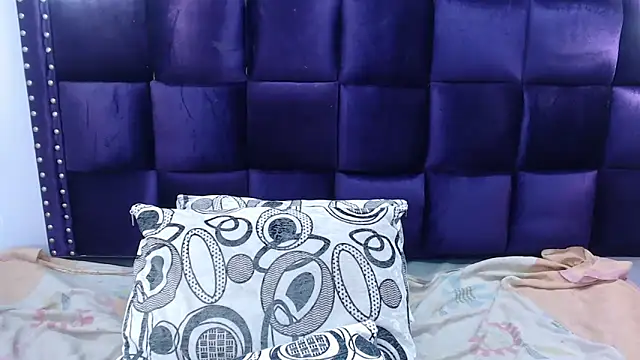 Snapshot of LindaKardi chatting on September 27, 4:23 pm LindaKardi online show from September 27, 4:23 pm