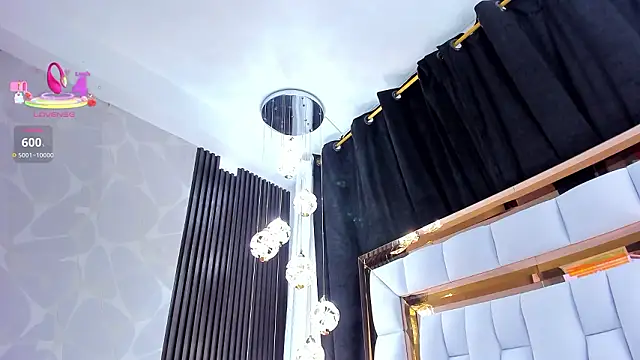 SarayRoyse online show from January 14, 7:30 pm