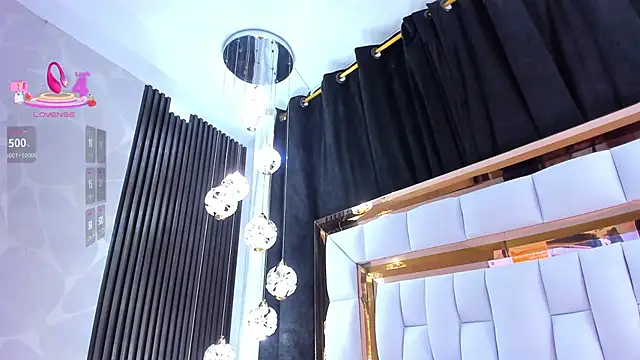 SarayRoyse online show from April 8, 7:25 pm