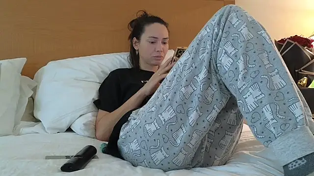 Mr-and-Mrs-Smith online show from March 11, 10:51 am