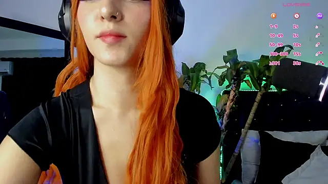 Snapshot of devlin_violett chatting on January 9, 5:44 am devlin violett online show from January 9, 5:44 am