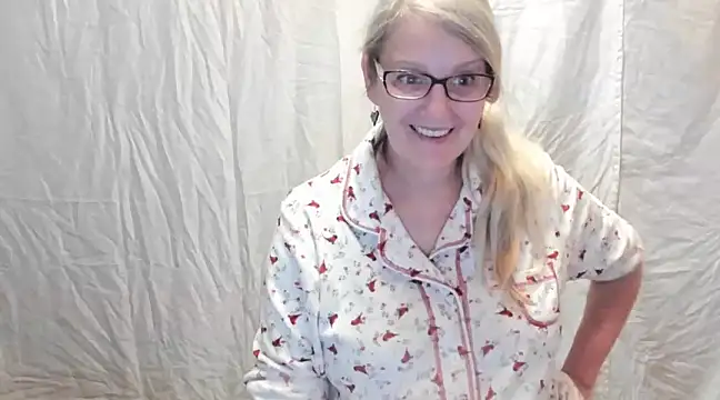 Snapshot of irinamaux chatting on February 19, 5:27 am irinamaux online show from February 19, 5:27 am