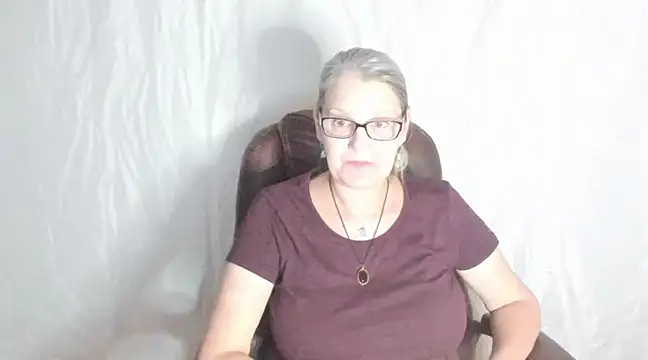 Snapshot of irinamaux chatting on February 22, 10:09 pm irinamaux online show from February 22, 10:09 pm