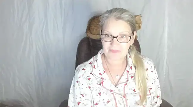 Snapshot of irinamaux chatting on February 27, 3:25 am irinamaux online show from February 27, 3:25 am