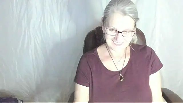 Snapshot of irinamaux chatting on February 28, 6:31 pm irinamaux online show from February 28, 6:31 pm