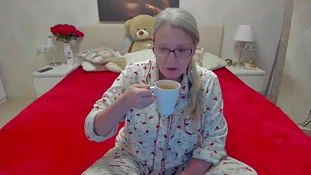 Snapshot of irinamaux chatting on March 14, 4:21 am irinamaux online show from March 14, 4:21 am