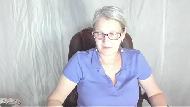 Snapshot of irinamaux chatting on March 21, 2:29 pm irinamaux online show from March 21, 2:29 pm