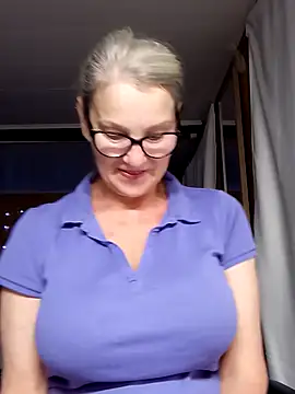 Snapshot of irinamaux chatting on September 12, 5:18 am irinamaux online show from September 12, 5:18 am