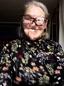 Snapshot of irinamaux chatting on September 28, 5:29 pm irinamaux online show from September 28, 5:29 pm