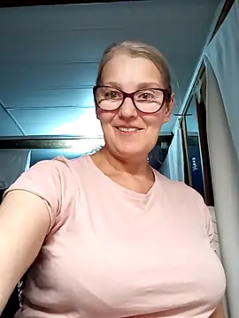 Snapshot of irinamaux chatting on October 8, 2:14 pm irinamaux online show from October 8, 2:14 pm