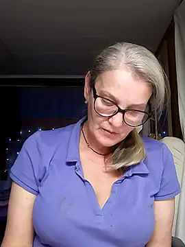 Snapshot of irinamaux chatting on October 24, 4:25 pm irinamaux online show from October 24, 4:25 pm