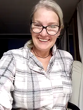 Snapshot of irinamaux chatting on October 25, 4:31 am irinamaux online show from October 25, 4:31 am