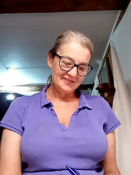 Snapshot of irinamaux chatting on October 28, 5:44 am irinamaux online show from October 28, 5:44 am