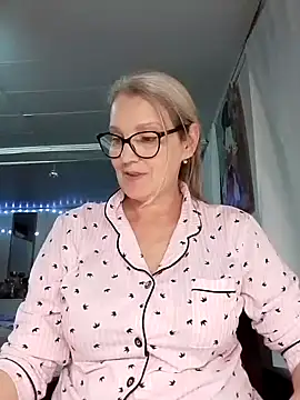 Snapshot of irinamaux chatting on November 21, 7:01 pm irinamaux online show from November 21, 7:01 pm