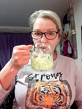 irinamaux online show from February 19, 1:45 am