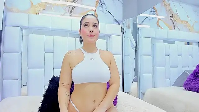 Snapshot of emily_madrid chatting on January 31, 5:19 am emily madrid online show from January 31, 5:19 am