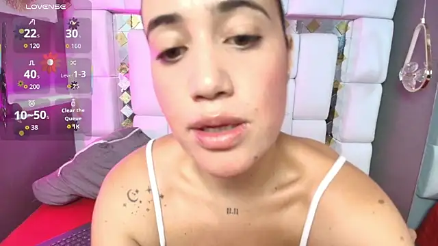 Snapshot of emily_madrid chatting on November 3, 6:14 am emily madrid online show from November 3, 6:14 am